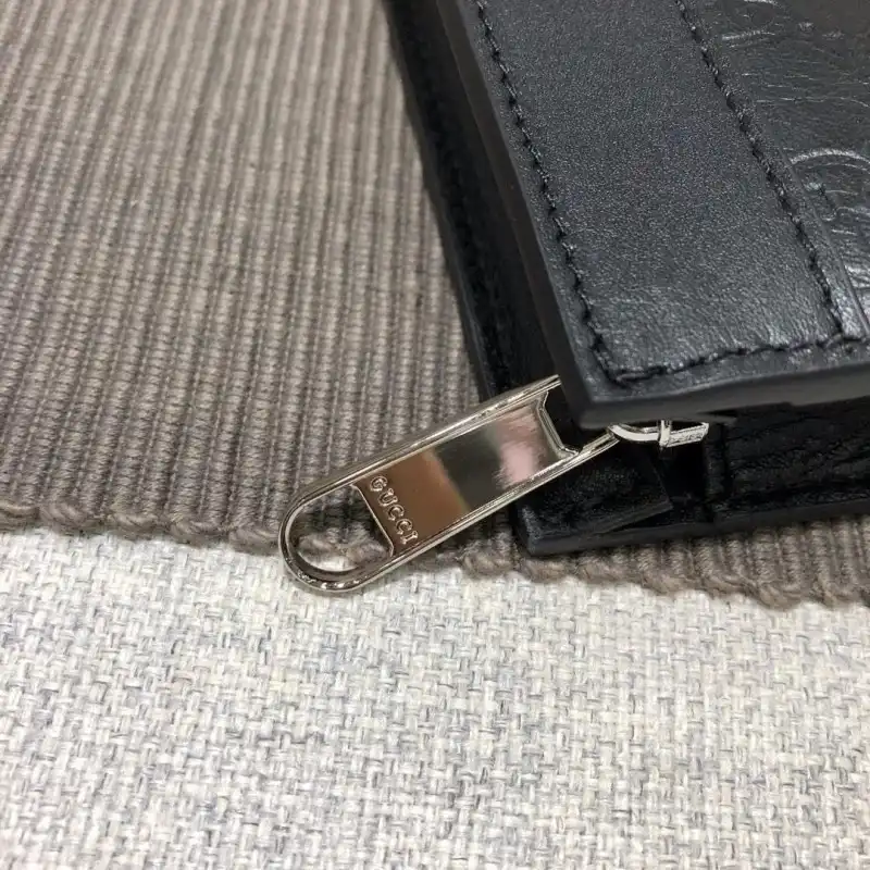 G*u*i bags 1917m0079