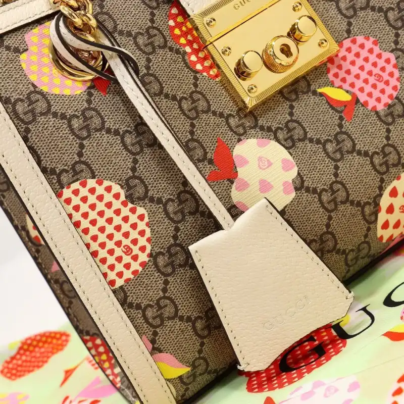 G*u*i s bags 2108dj0046