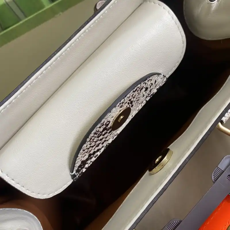 G*u*i s bags 2108ya0018