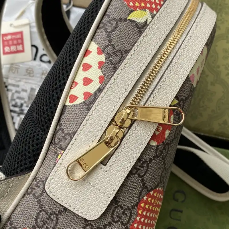 G*u*i s bags 2108ya0074