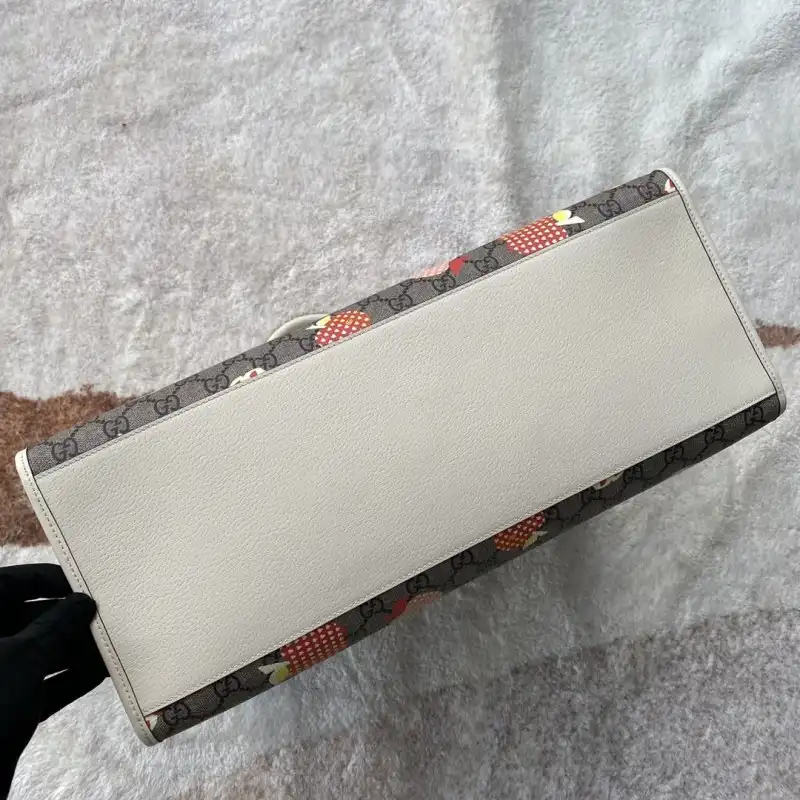 G*u*i s bags 2108ya0075