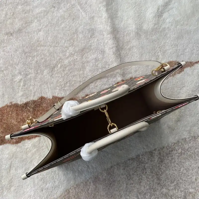 G*u*i s bags 2108ya0075