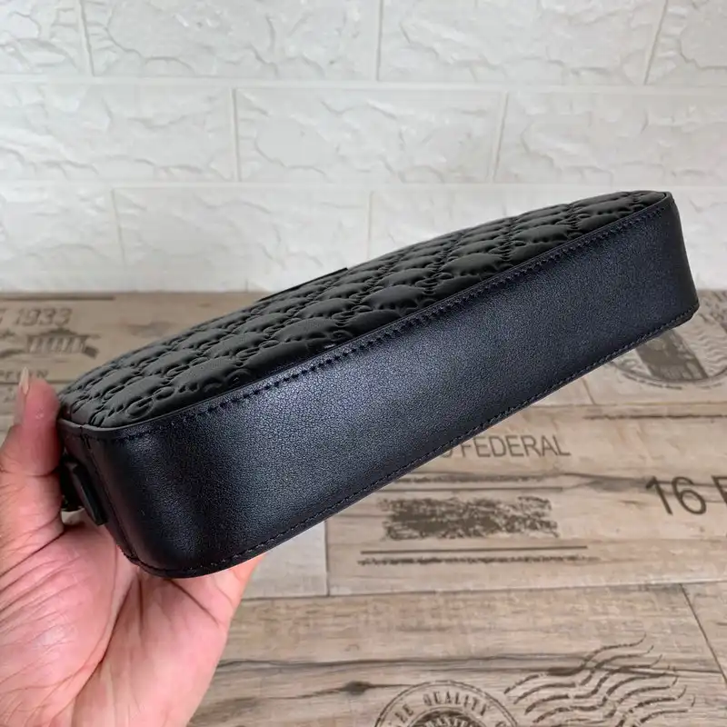 G*u*i bags 2111yz0048