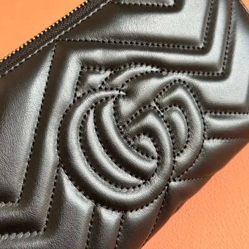 G*u*i bags 2407yz0240