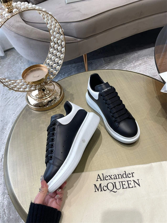 Alexander McQueen Oversized Modern 2570