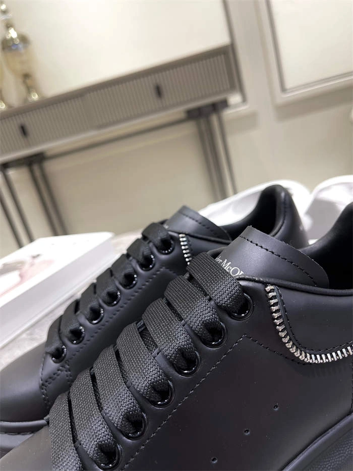 Alexander McQueen Oversized Classic 2580