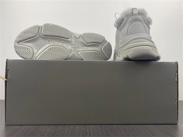 BLCG Triple S Fake Fur Grey  668563 W3CQ5 Supportive 4433