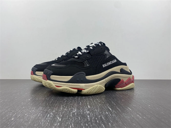 SoftTouch Balenciaga 755687 W3SM1 4373