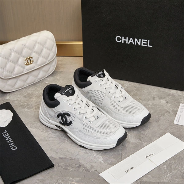 Versatile Chanal Sneakers 2227