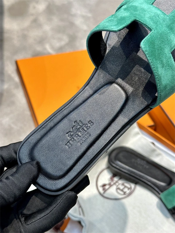 Unique H Slipper 2387