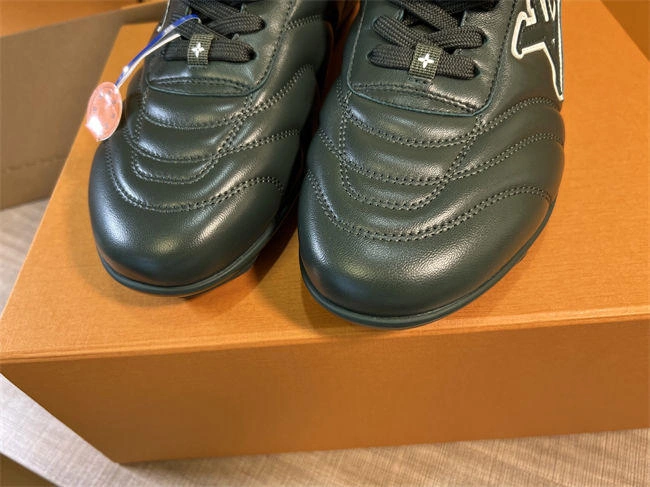 Louis Vuitton Sleek 1667